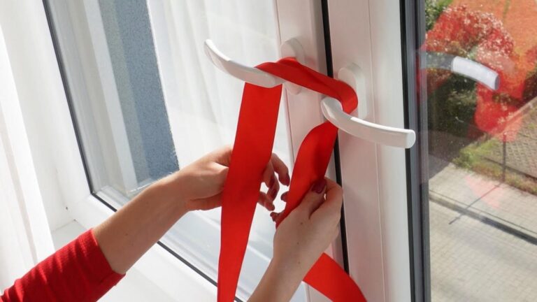5 kroków do idealnego węzła na uchwytach okiennych – odkryj prostą technikę!
